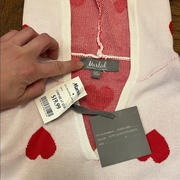 Marled White and Red Heart Sweater - Picture 2 of 2